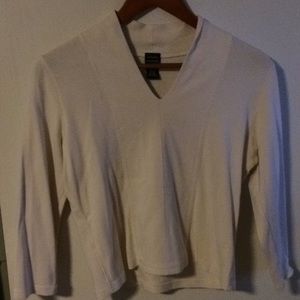 Rafaella v neck top in medium